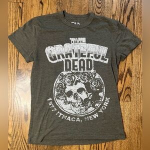Chaser Grateful Dead Gray Graphic T-Shirt. Small.